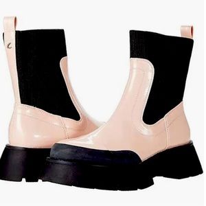 Pull-on Boots
Larissa booties from Circus by Sam Edelman. Never worn